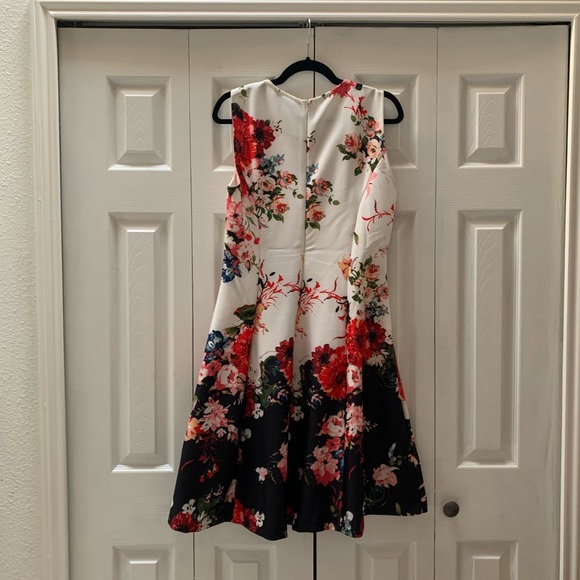 Floral a-line dress - Picture 2 of 4